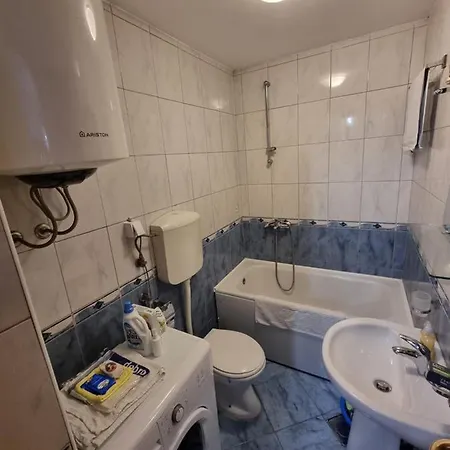 One Bedroom Centre *