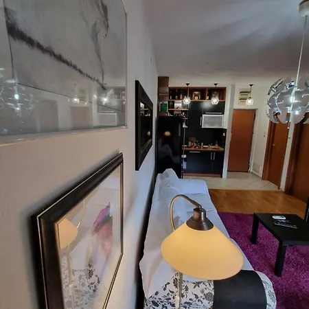 One Bedroom Centre *