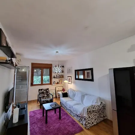 One Bedroom Centre *