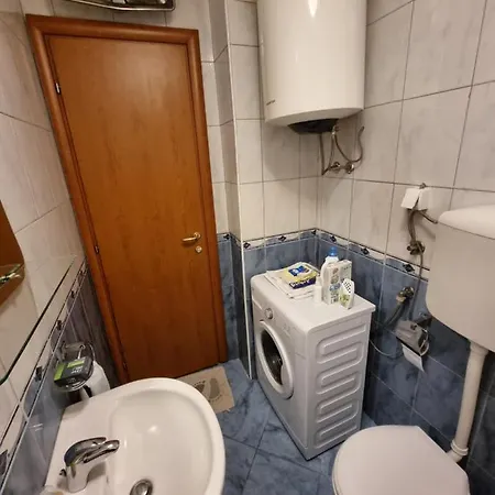 One Bedroom Centre *